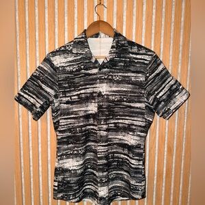 Men's Black and Gray Button Down Airing Easy LuLuLemon shirt